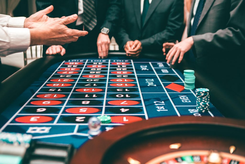 The Benefits and Drawbacks of Playing Casino Slots Online vs. In-Person